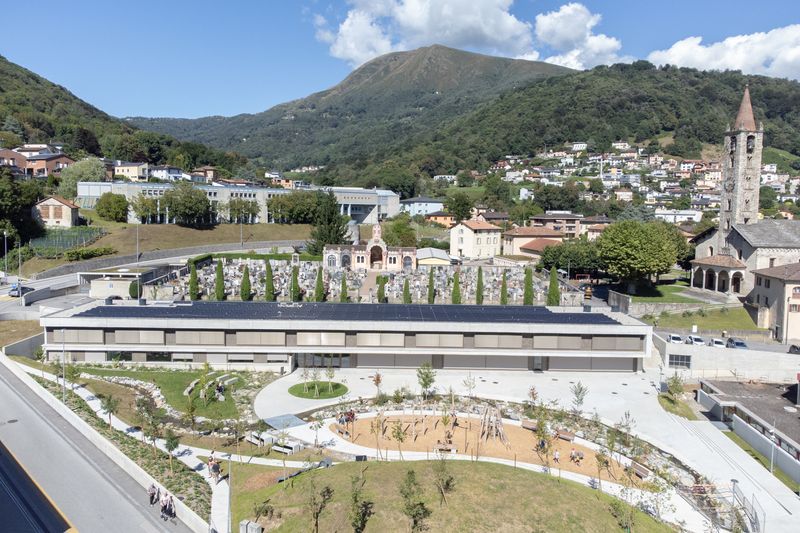 Scuola elementare e parco pubblico a Tesserete – la scuola nel contesto – Massimo Piccoli